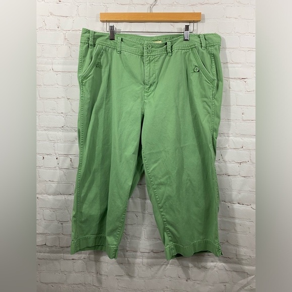 Faded Glory Pants Womens Plus Size 16W Green High Waisted Capris Front Pockets - Picture 1 of 4